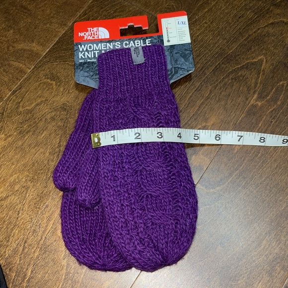 The North Face cable knit mitt - Picture 7 of 7
